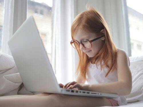 Jak uchronić dzieci przed niebezpieczeństwem w sieci
